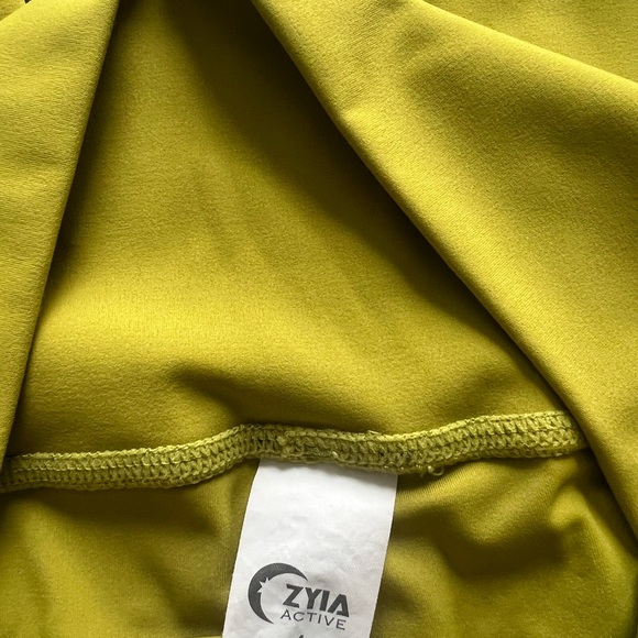 Zyia pistachio luxe 7/8 24 inch leggings - Picture 3 of 3